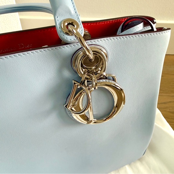Christian Dior Medium Diorissimo Bag in Light Blue Calfskin - Picture 6 of 16